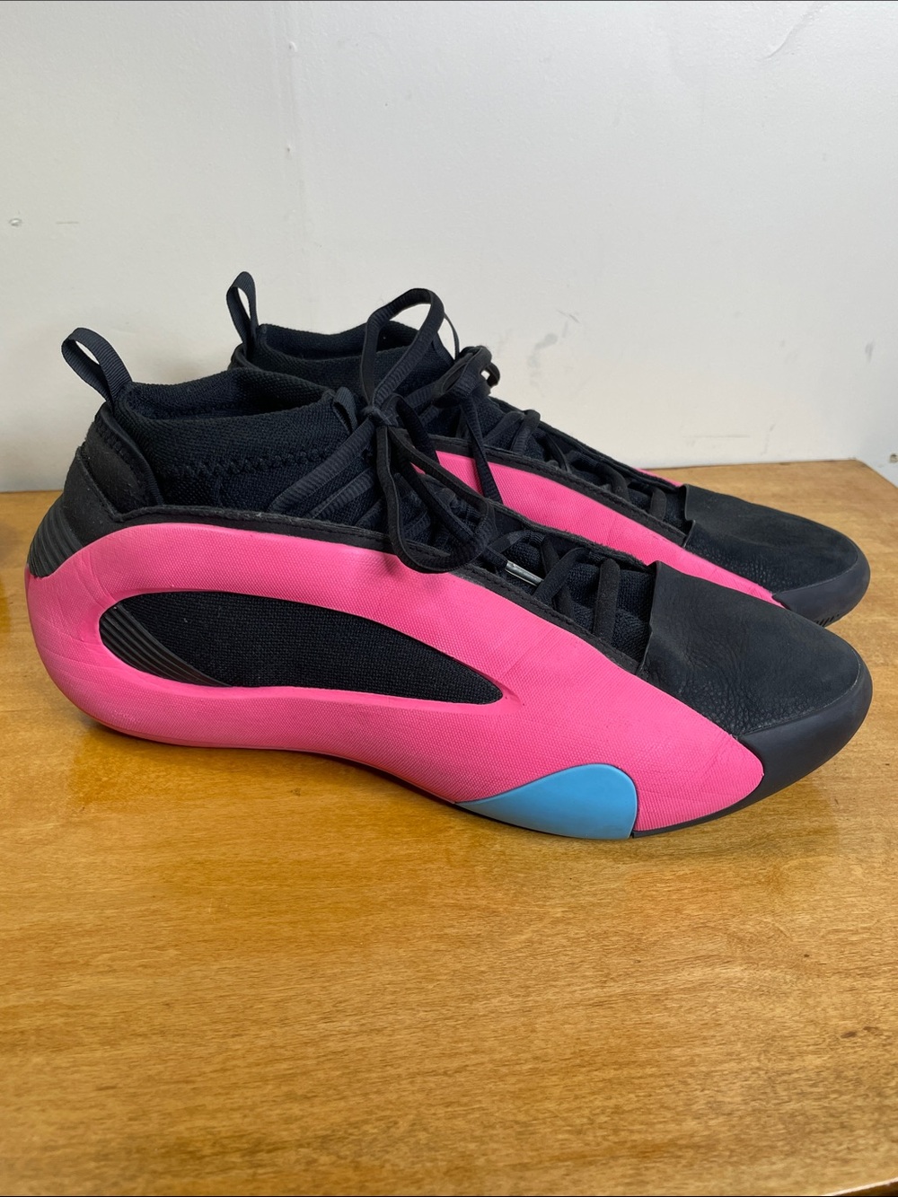 adidas Harden Vol. 8 Men Athletic Shoes Black Pink Blue. Size 11.5